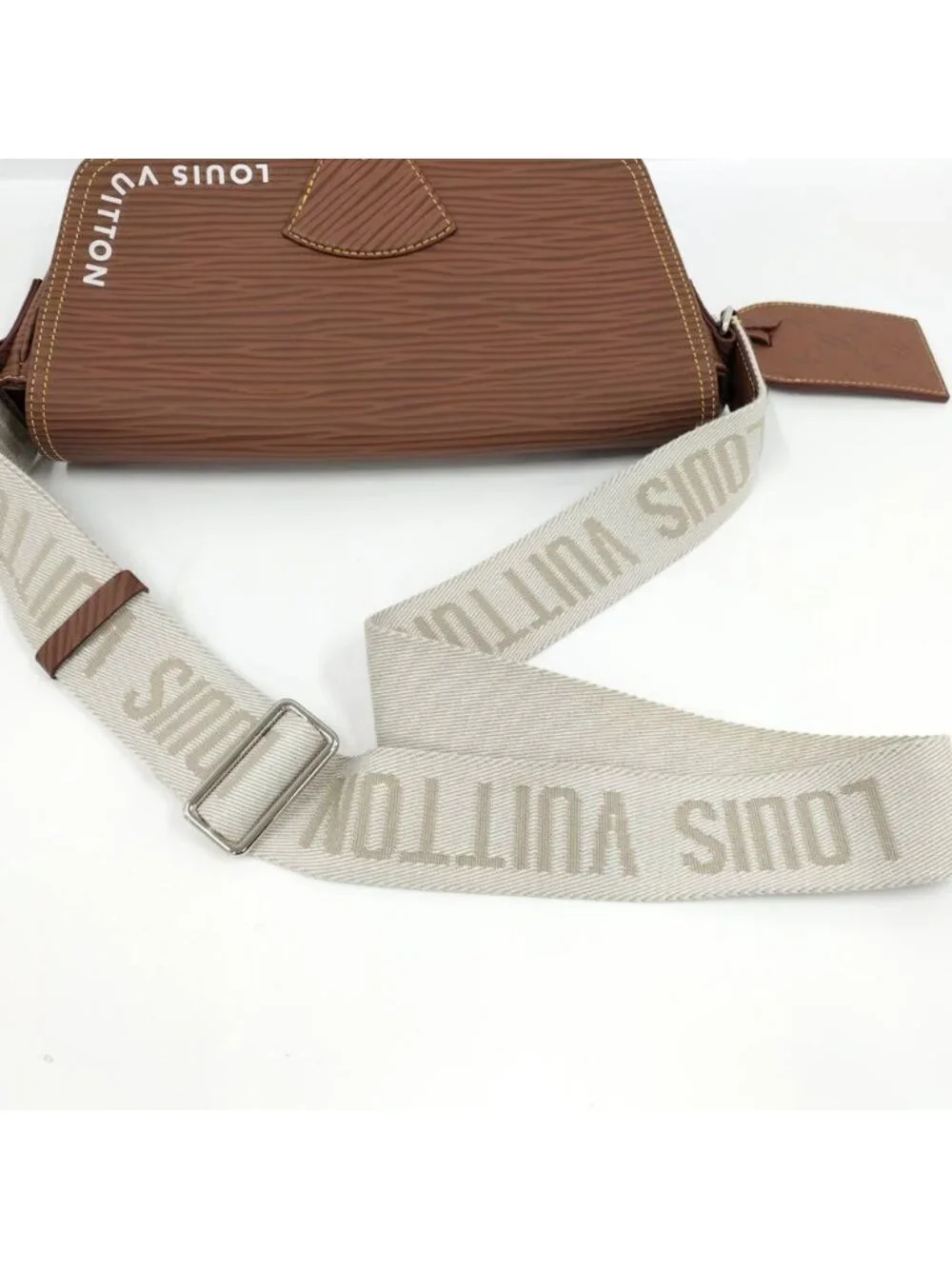Louis Vuitton Montsouris XL Messengerbag Epi Brown